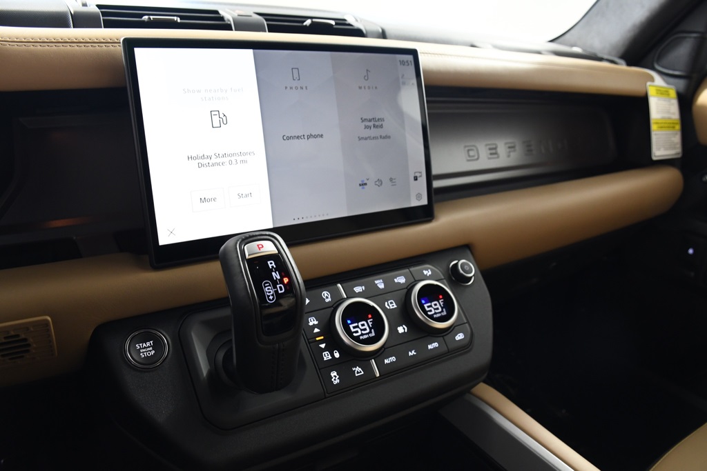 2025 Land Rover Defender 130 V8 photo 28