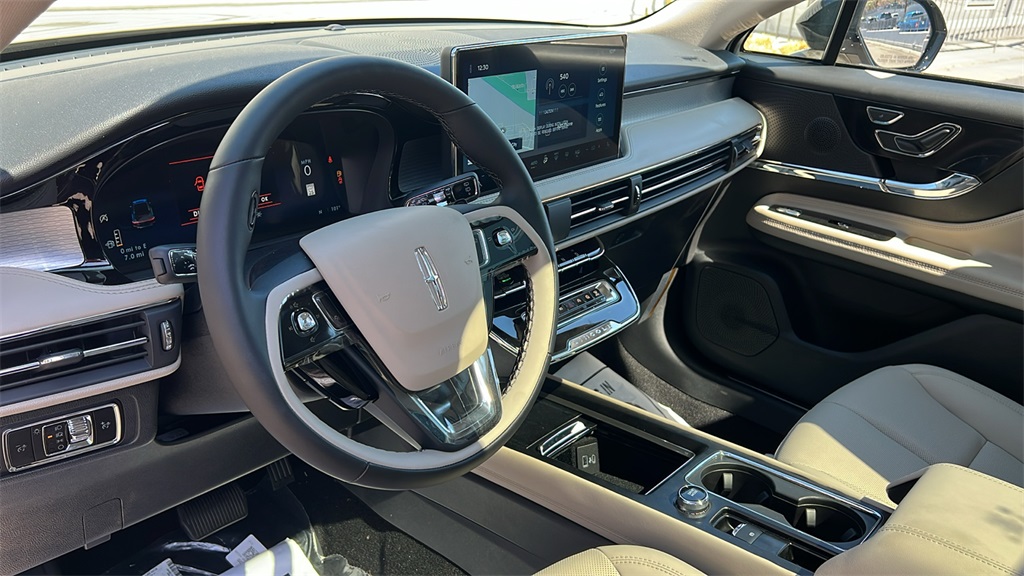 2025 Lincoln Corsair Premiere photo 7