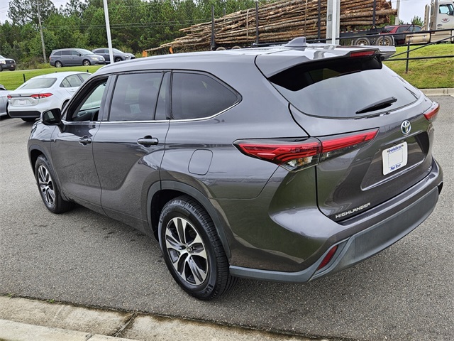 2022 Toyota Highlander Hybrid XLE photo 9