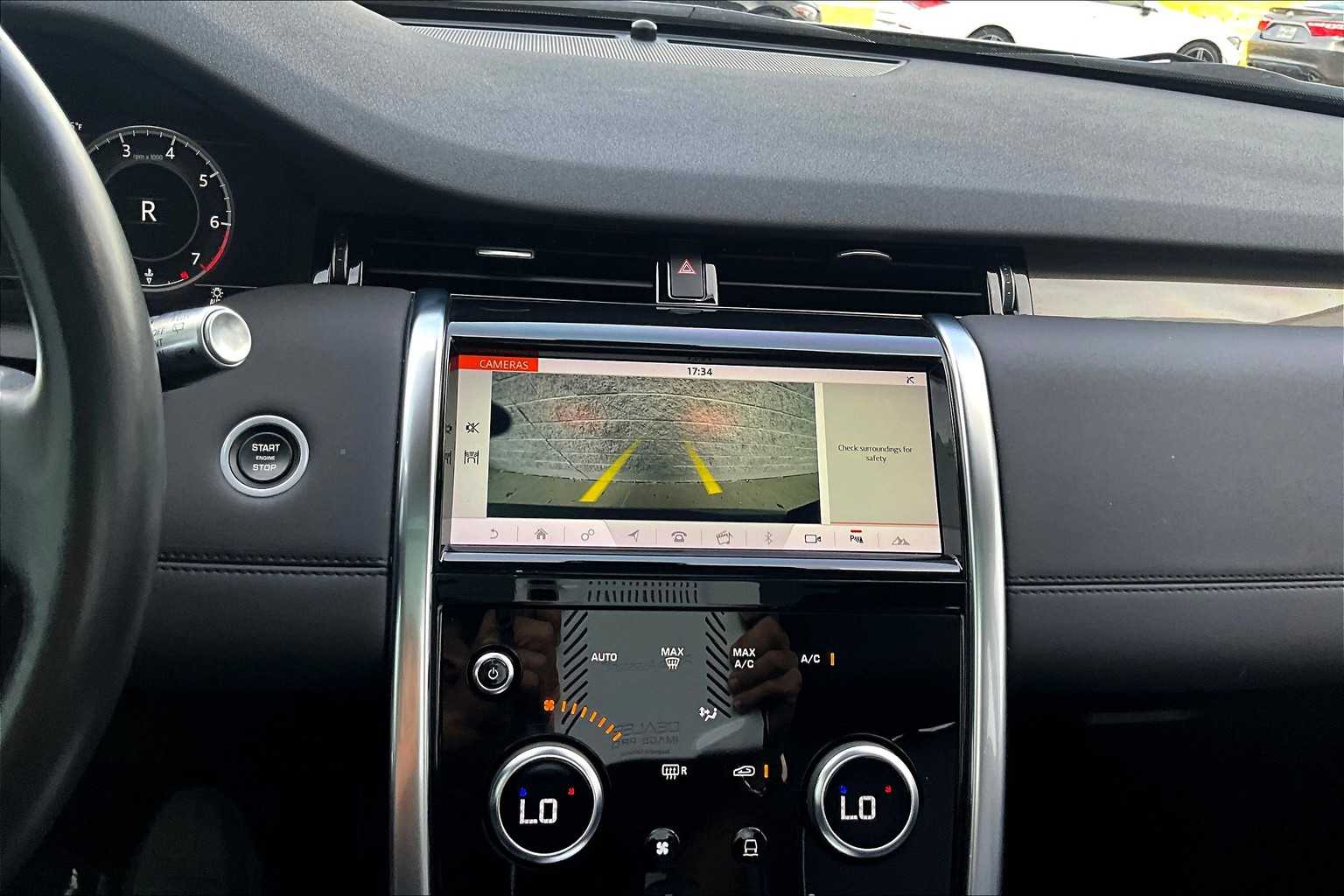 2020 Land Rover Discovery Sport SE photo 24