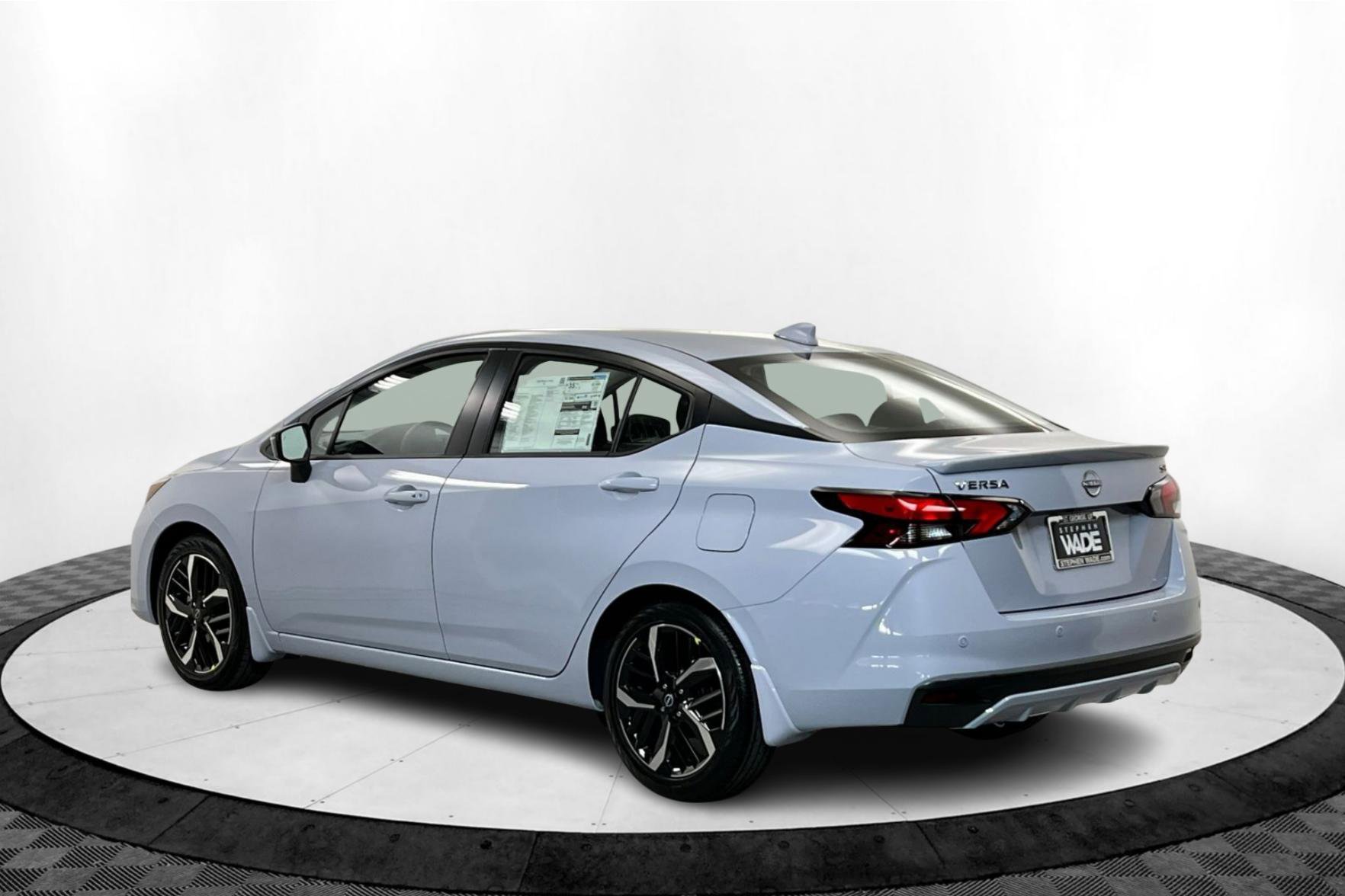 2025 Nissan Versa SR photo 2