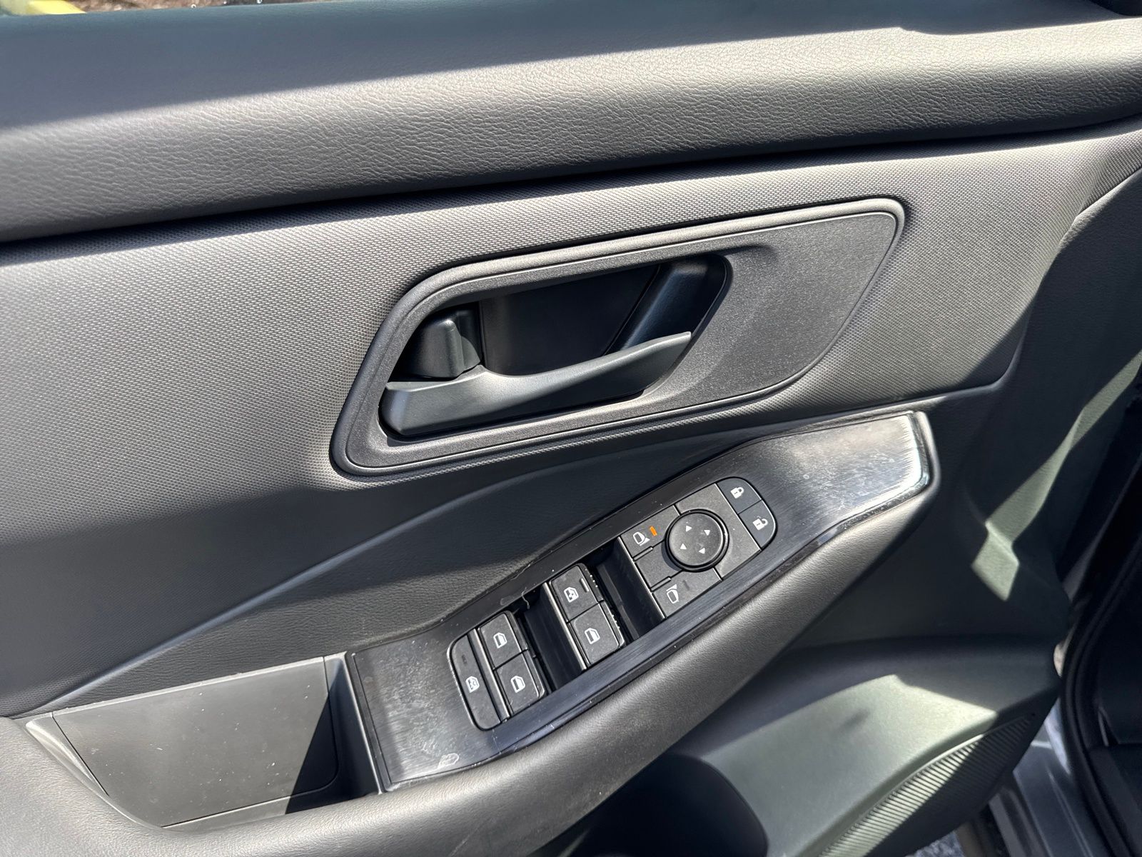 2026 Nissan Rogue S photo 10