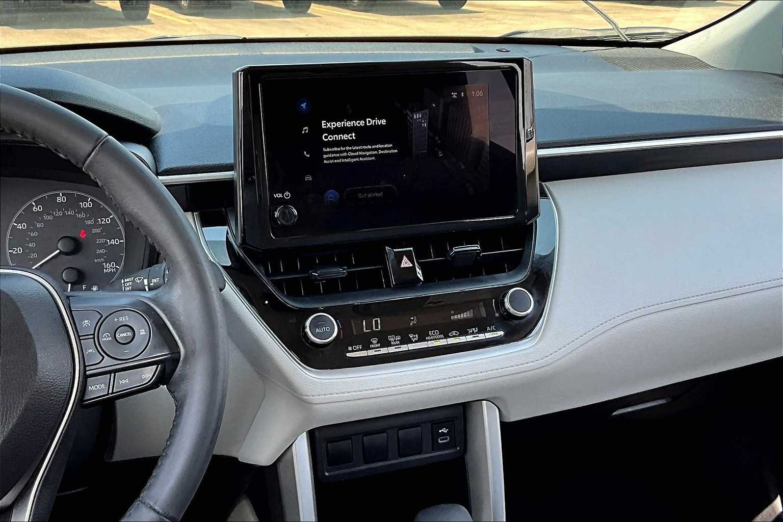 2023 Toyota Corolla Cross LE photo 6