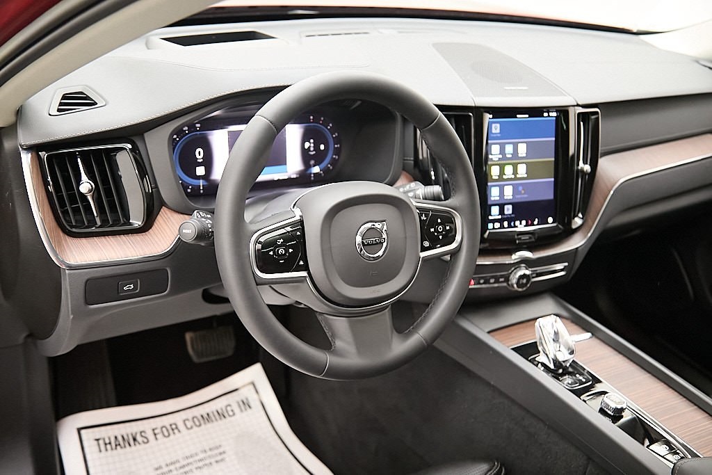 2023 VOLVO XC60 - Image 12
