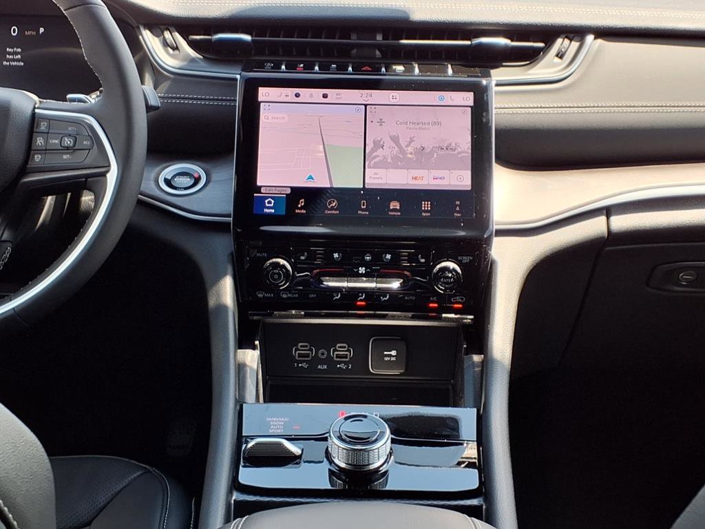 2025 Jeep Grand Cherokee Limited photo 6