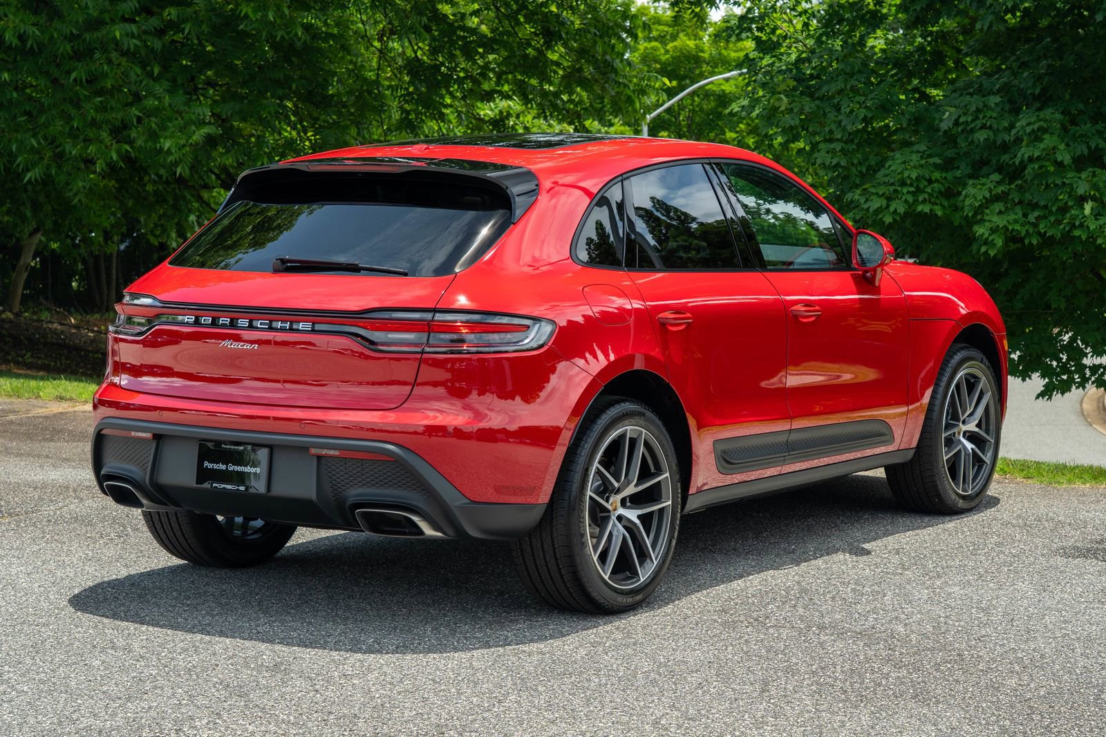2025 Porsche Macan Base photo 7