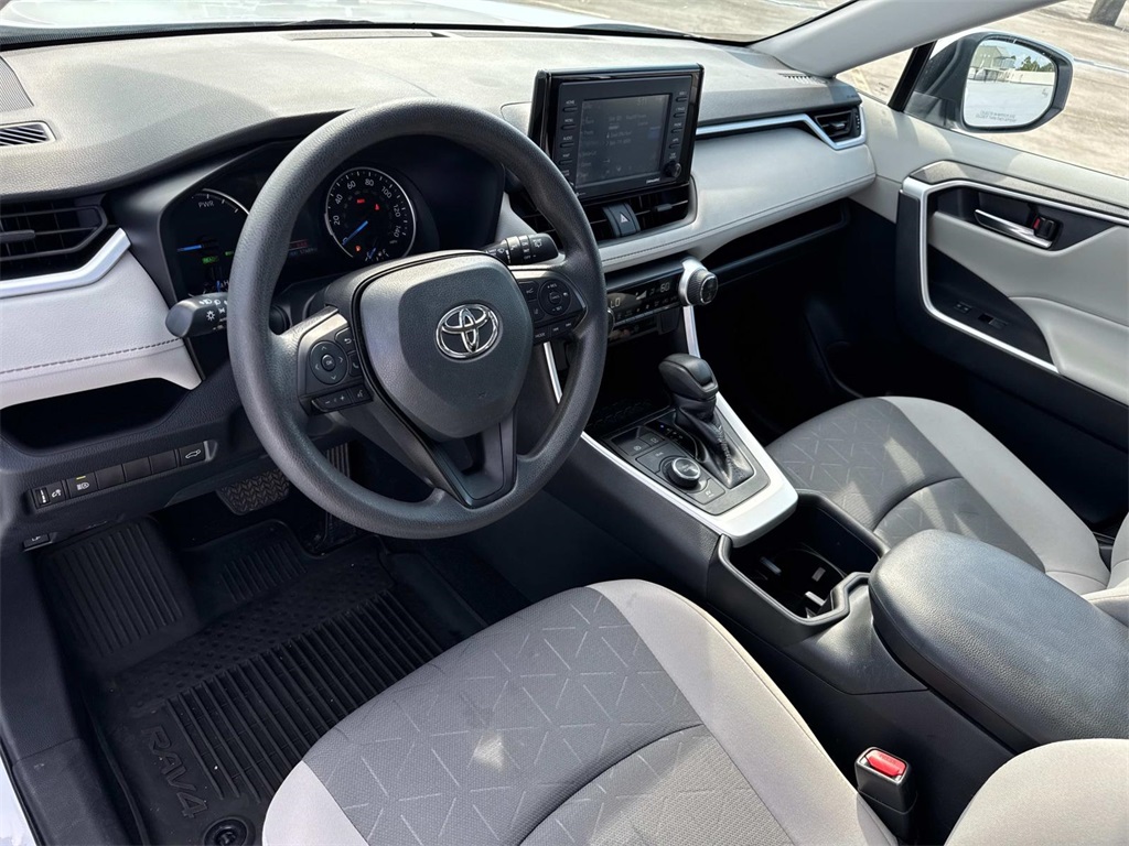 2022 Toyota RAV4 Hybrid XLE photo 17