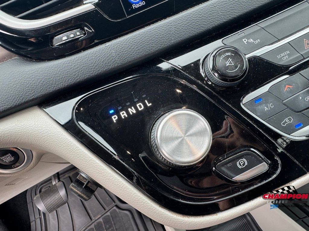 2017 Chrysler Pacifica Touring L photo 18