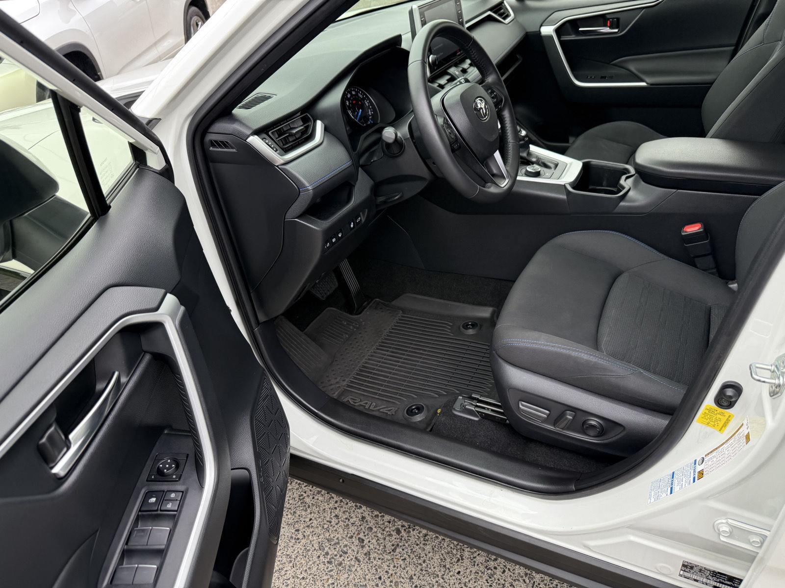 2022 Toyota RAV4 Hybrid SE photo 10