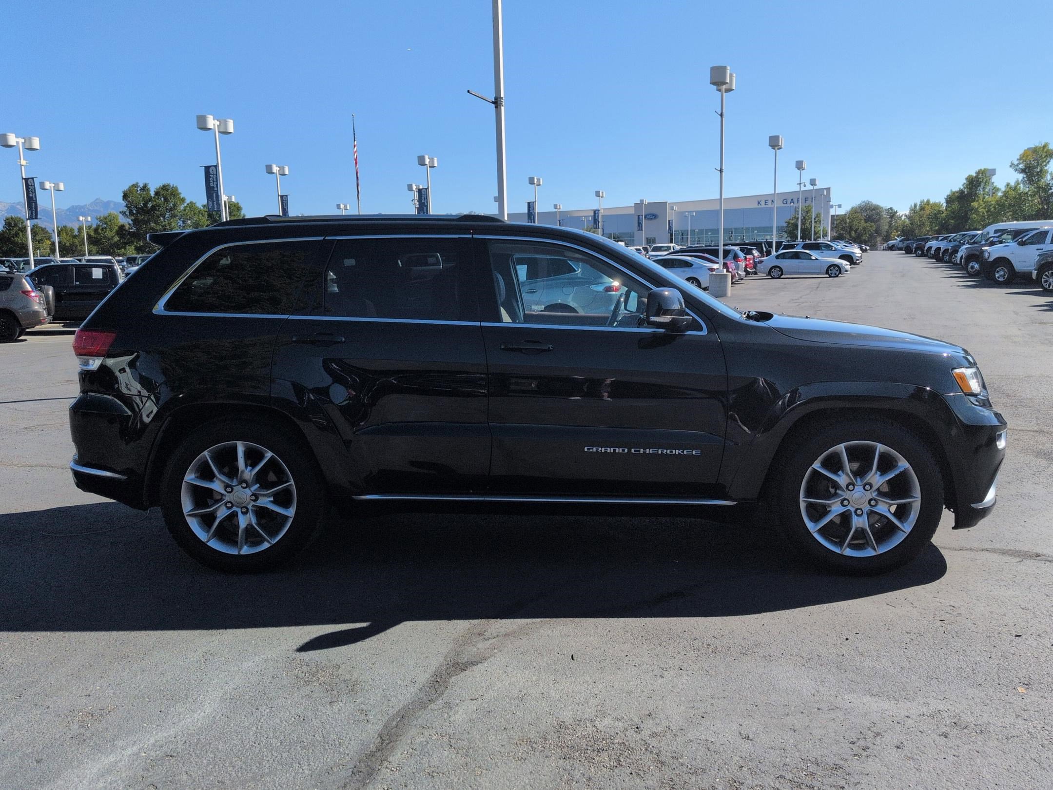 2016 Jeep Grand Cherokee Summit photo 2