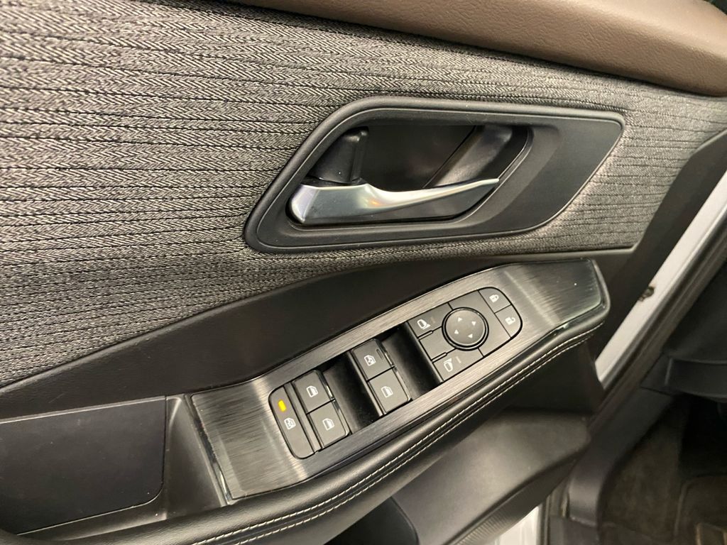 2022 Nissan Rogue SV photo 12