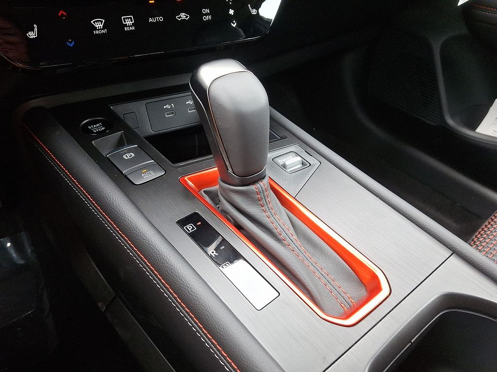 2026 Nissan Kicks SR photo 3