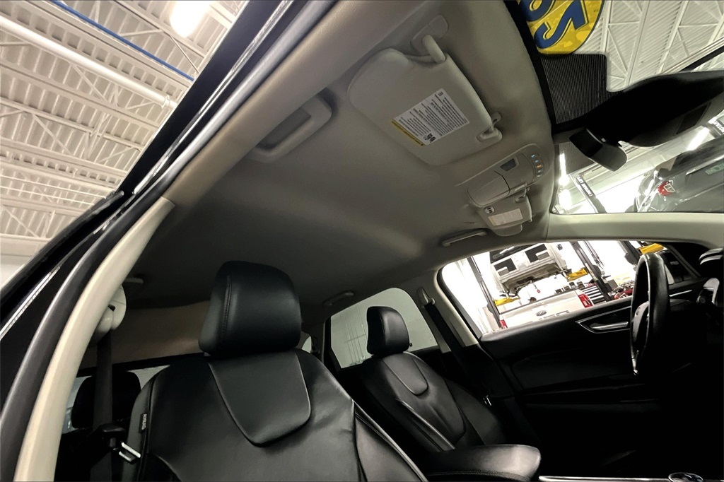 2022 Ford Edge Titanium photo 21