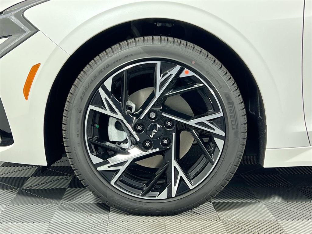 2025 Kia K5 GT-Line photo 11