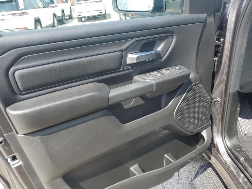 2025 Ram 1500 Tradesman photo 11