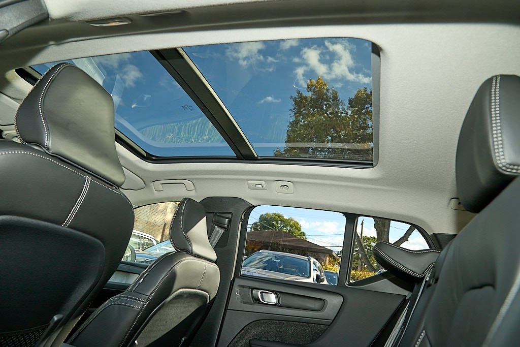 2026 VOLVO XC40 - Image 21