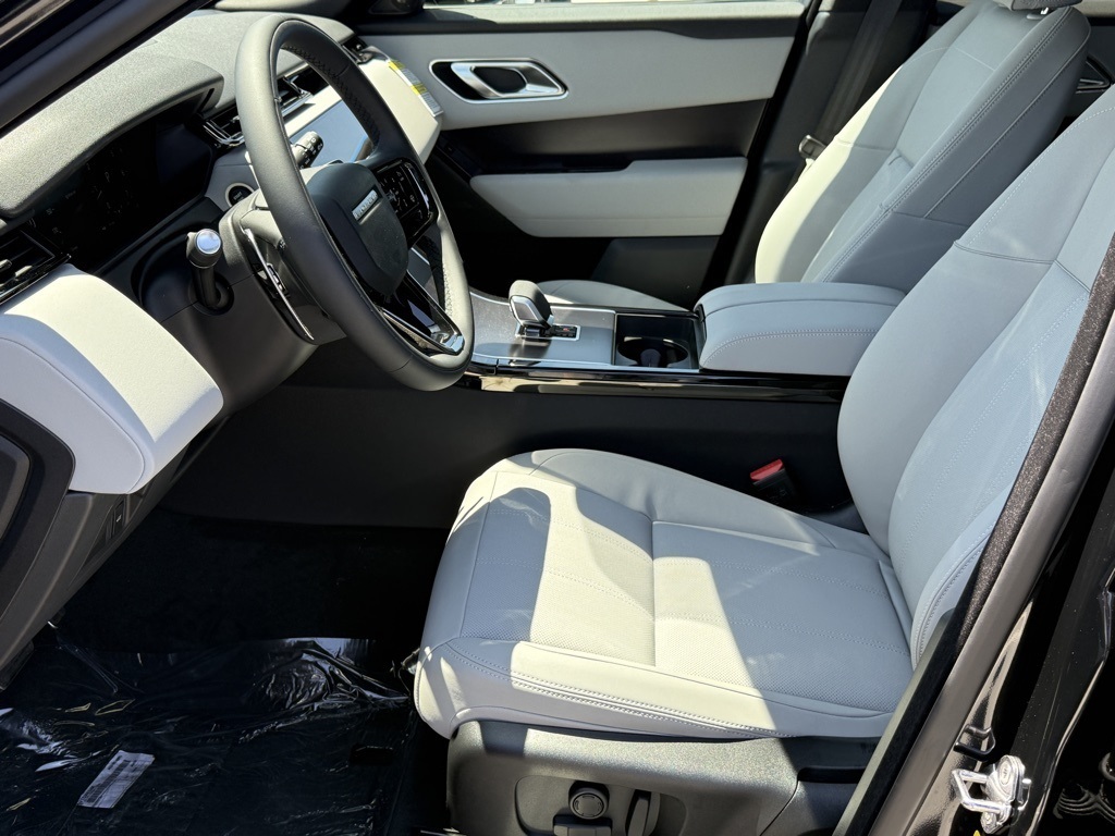 2026 Land Rover Range Rover Velar SE photo 9