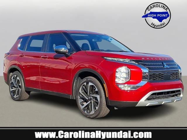 2022 Mitsubishi Outlander SE's photo