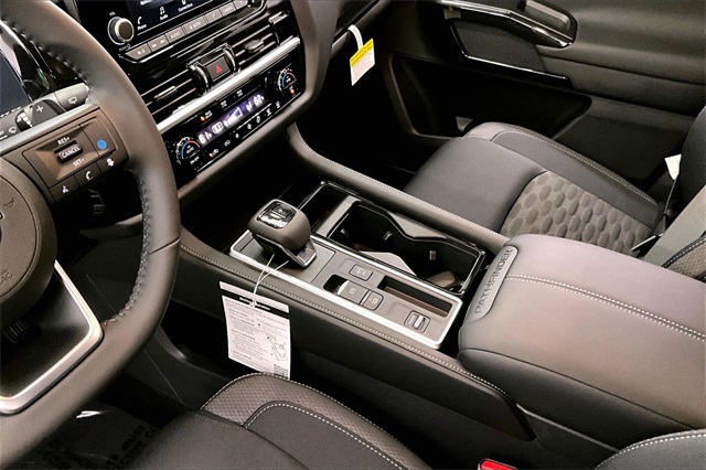 2025 Nissan Pathfinder SV photo 8