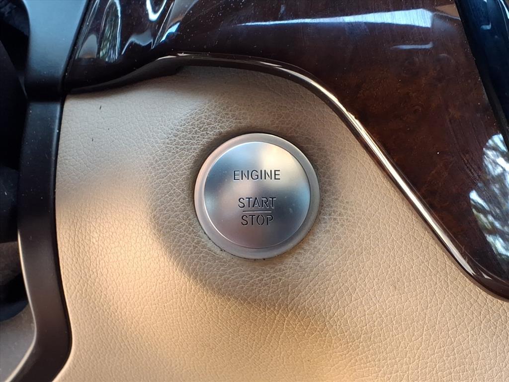 2017 Mercedes Benz GLS 450 4MATIC photo 16