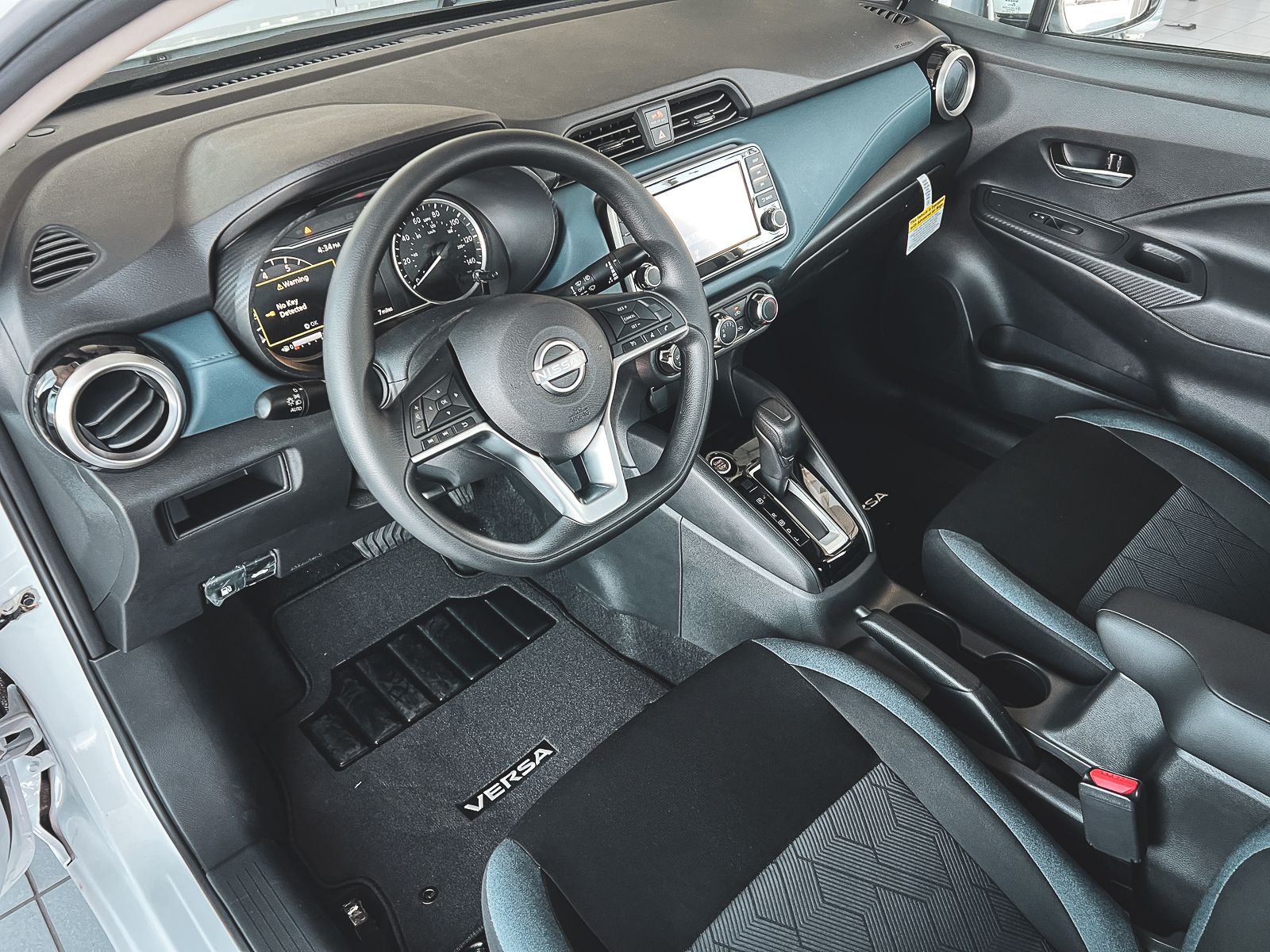 2025 Nissan Versa 1.6 SV photo 16