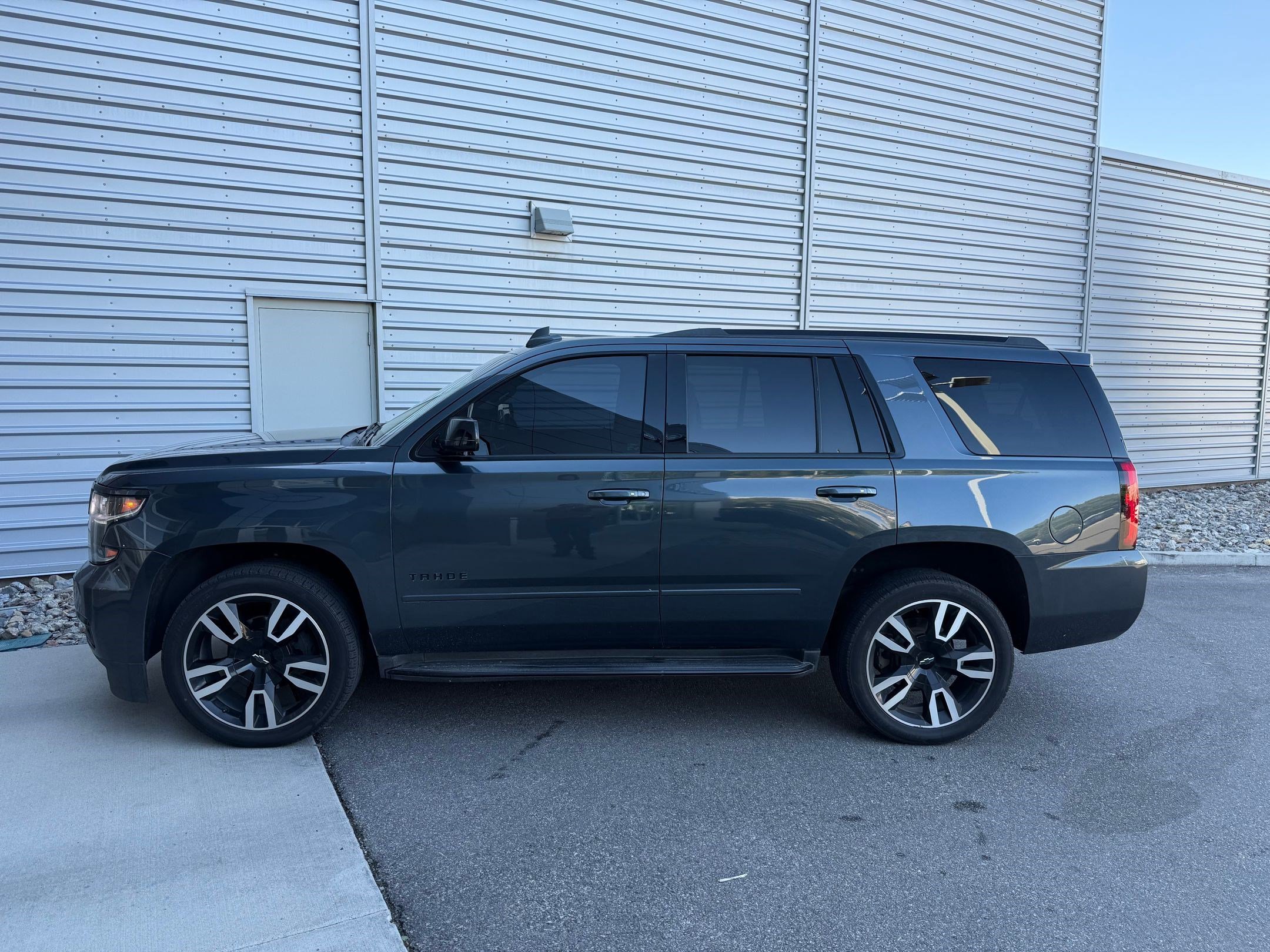 2020 Chevrolet Tahoe Premier photo 2