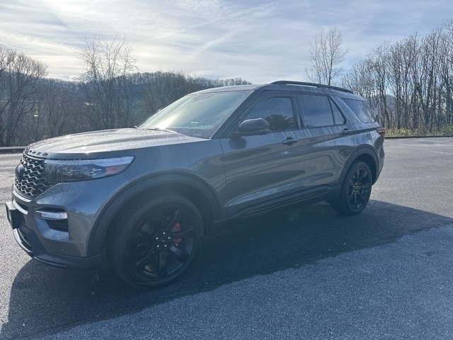 2023 Ford Explorer ST's photo