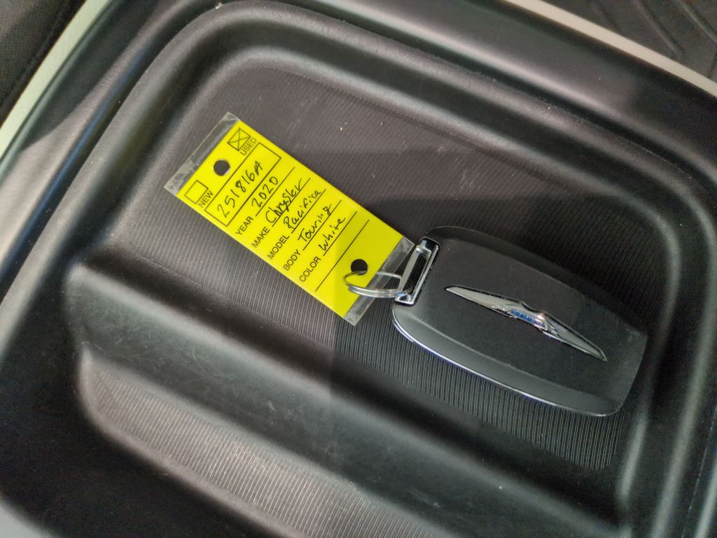 2020 Chrysler Pacifica Touring photo 24
