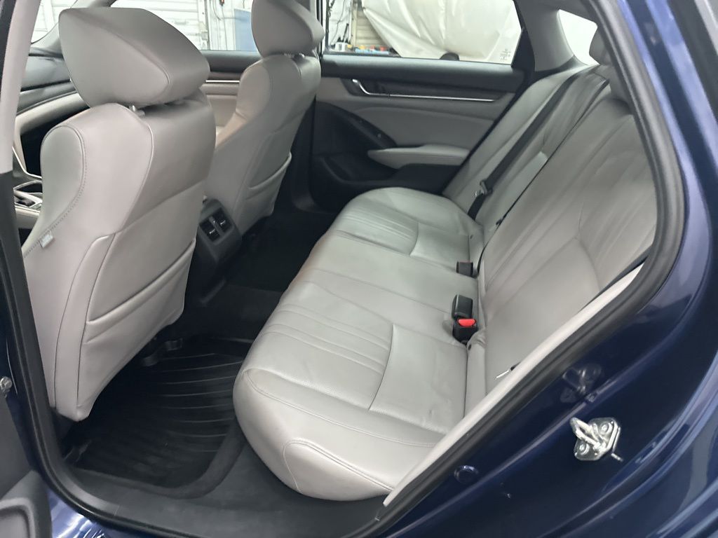 2018 Honda Accord Touring photo 16