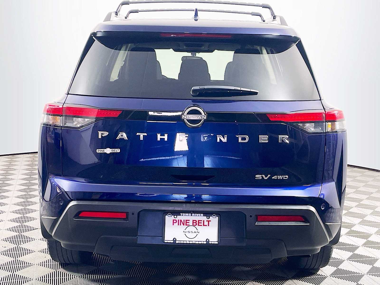 2022 Nissan Pathfinder SV photo 2