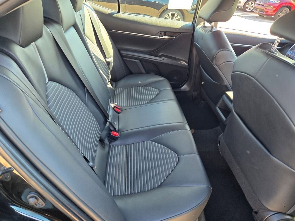 2021 Toyota Camry SE photo 4