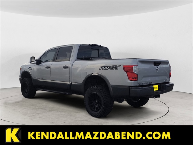 2016 Nissan Titan PRO-4X photo 3