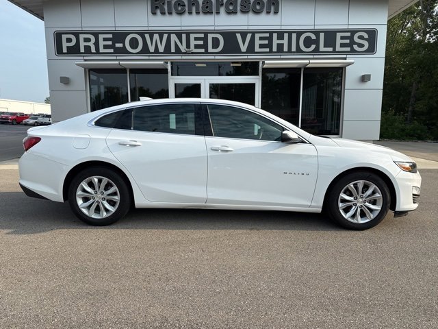 Used 2020 Chevrolet Malibu 1LT with VIN 1G1ZD5ST9LF097306 for sale in Gladwin, MI