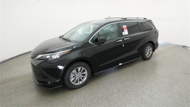 2025 Toyota Tacoma SR5's photo