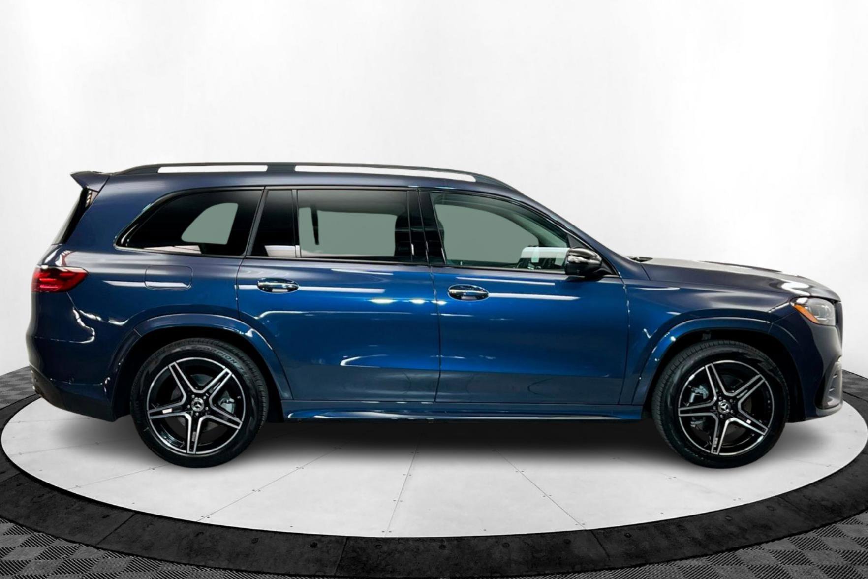 2025 Mercedes Benz GLS 450 4MATIC photo 6