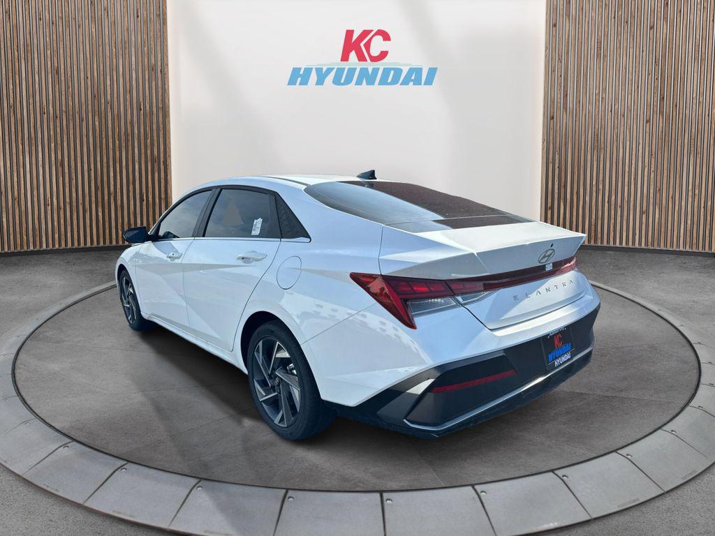 2025 Hyundai Elantra SEL Convenience photo 7