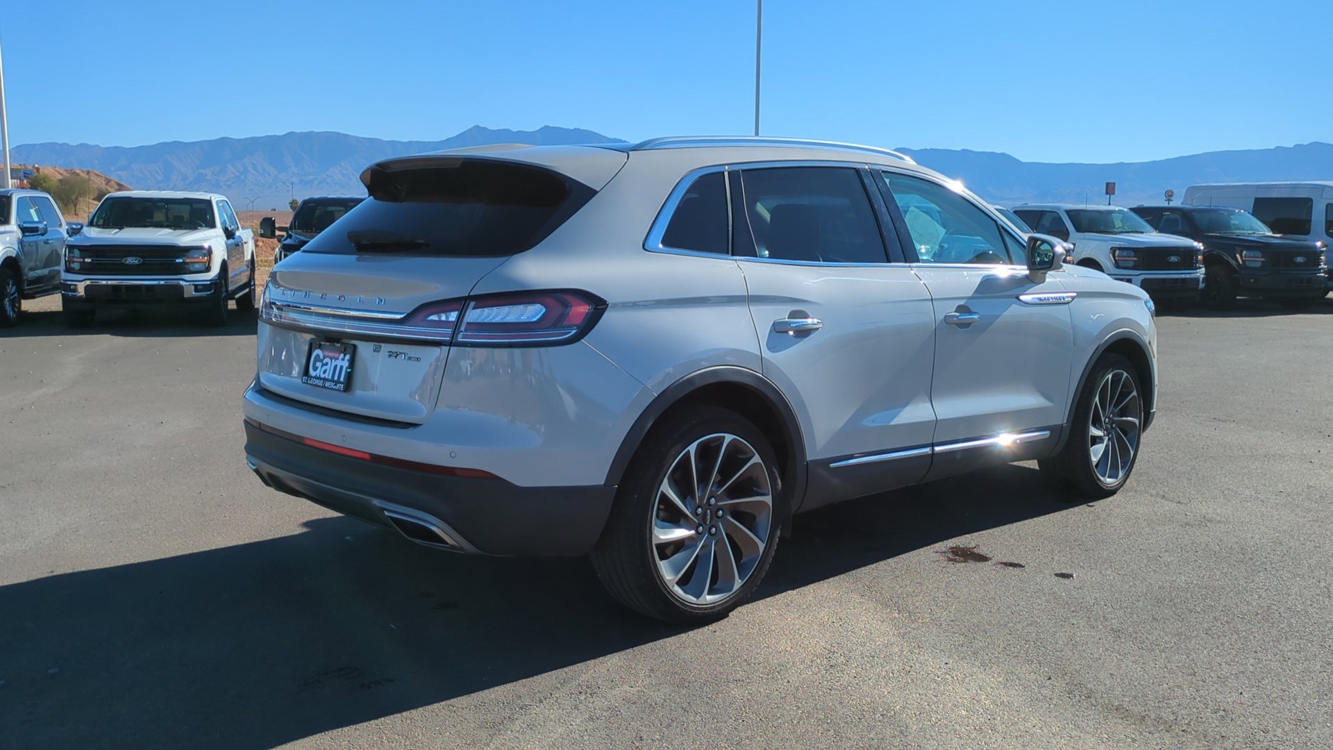 2020 Lincoln Nautilus Reserve photo 2