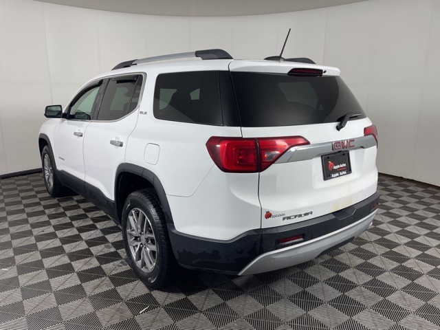 2017 Gmc Acadia SLE photo 2