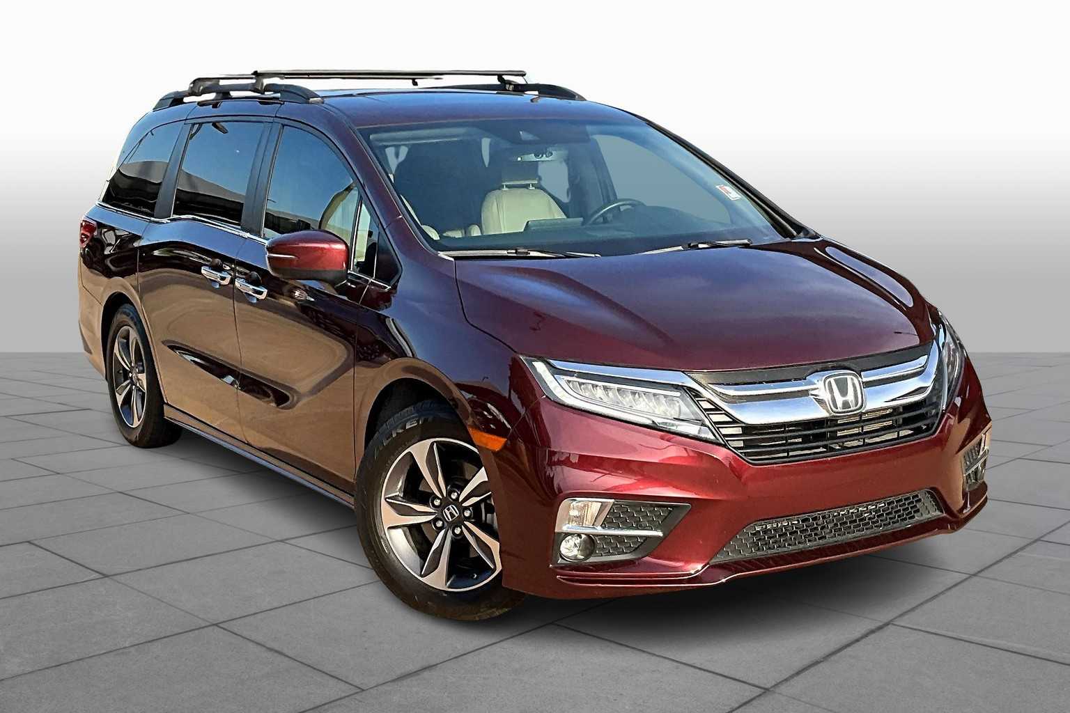 2019 Honda Odyssey Touring photo 2