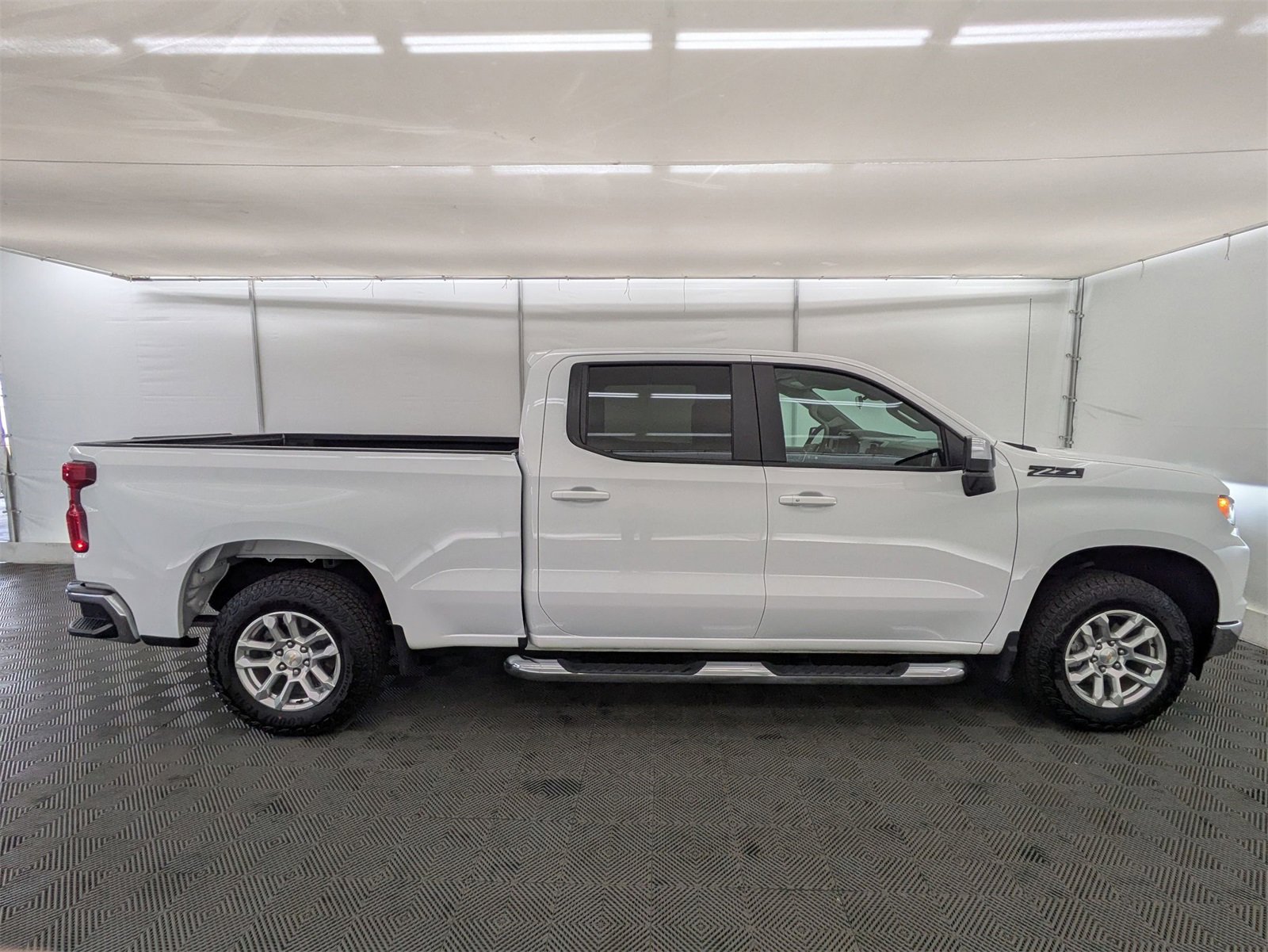2025 Chevrolet Silverado 1500 LT photo 7