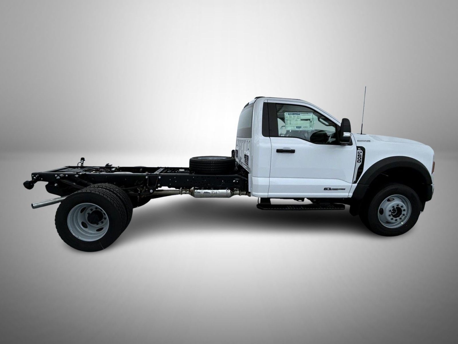 2025 Ford F-600 photo 4