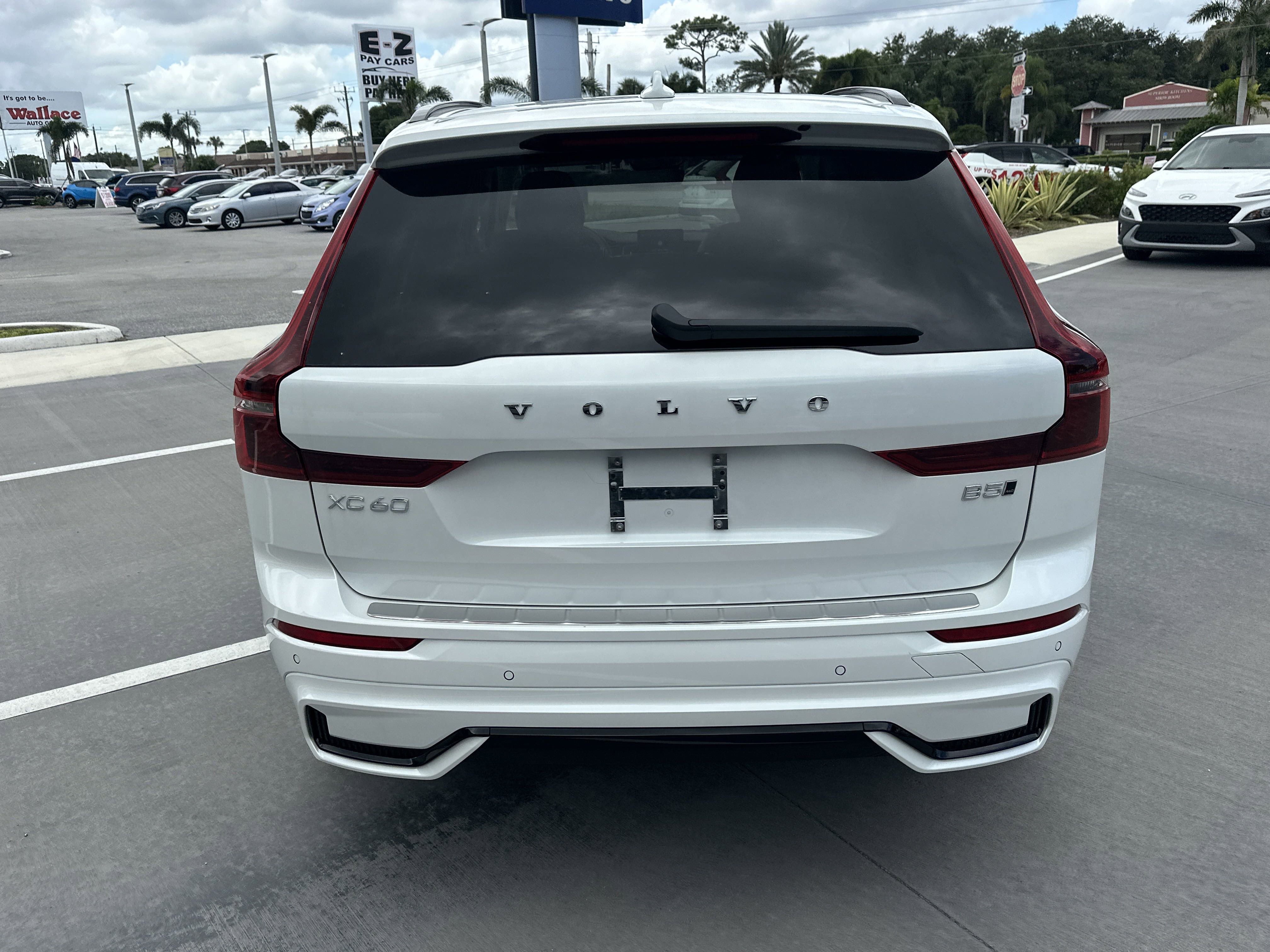 2026 Volvo XC60 B5 photo 7