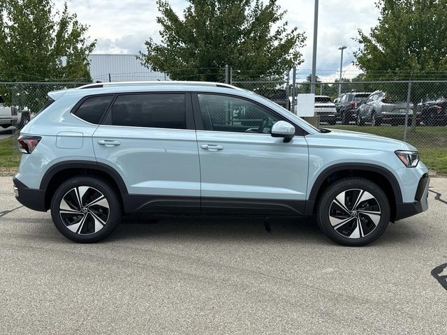 2025 Volkswagen Taos SE photo 2