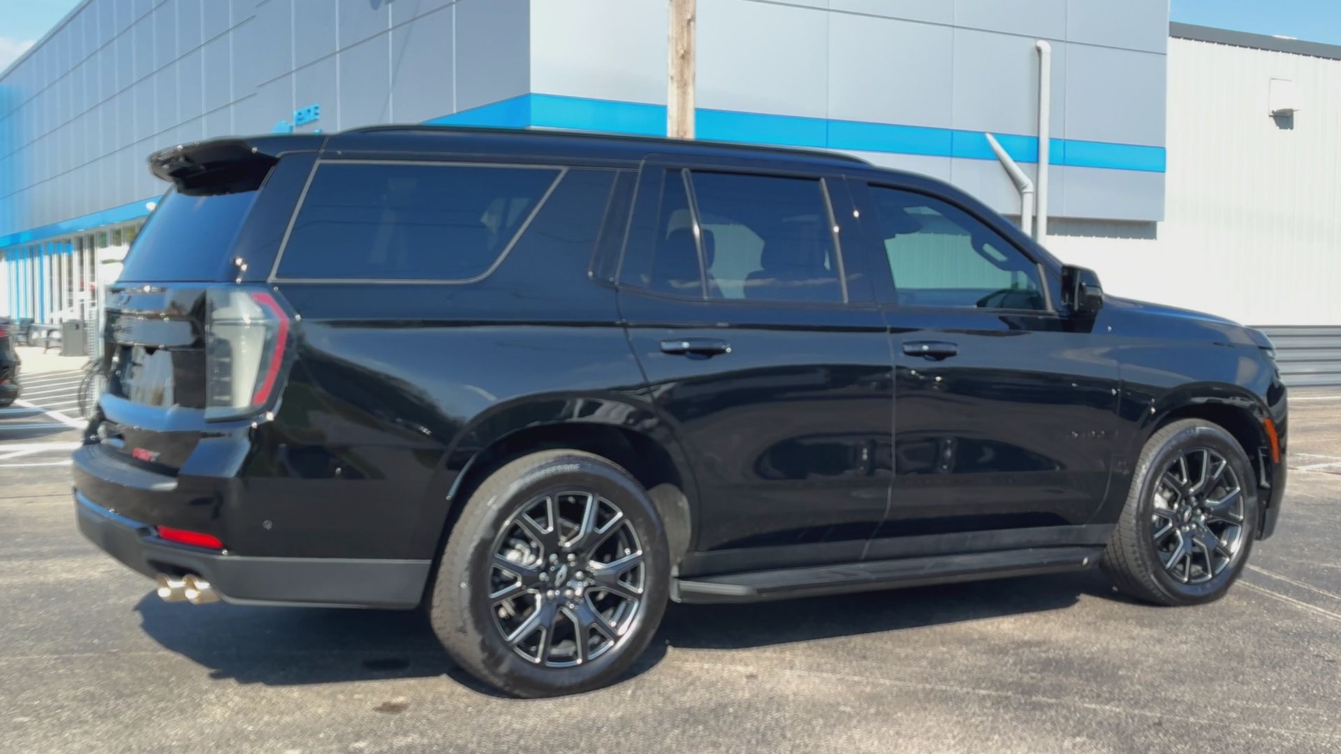2025 Chevrolet Tahoe RST photo 2