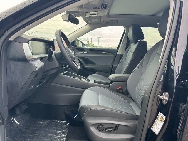2025 Volkswagen Tiguan SE photo 18