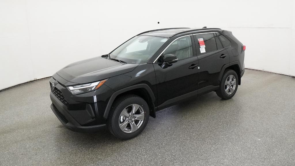 2025 Toyota RAV4 XLE's photo