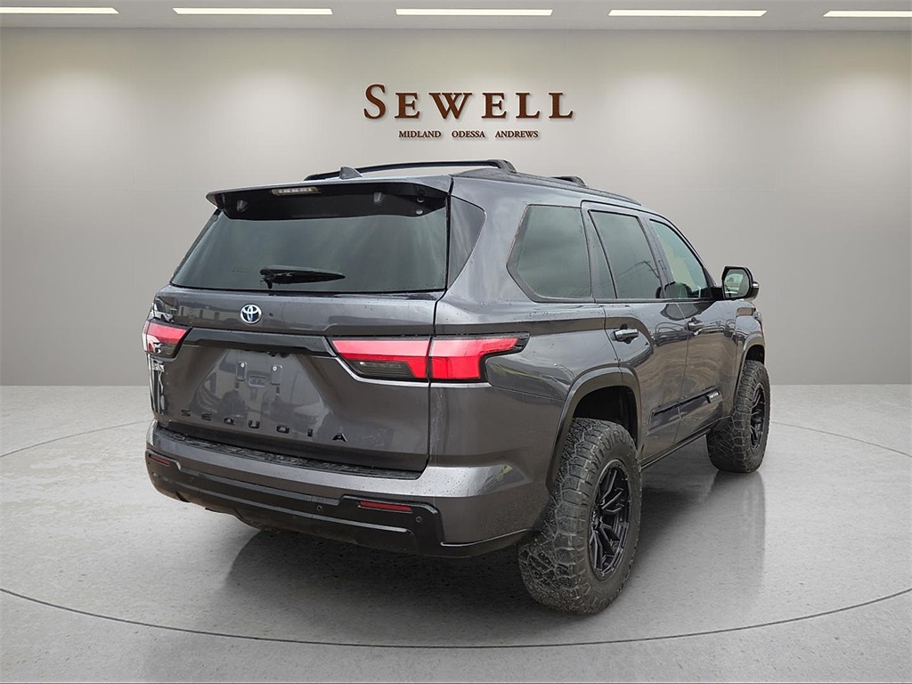 2023 Toyota Sequoia SR5 photo 4