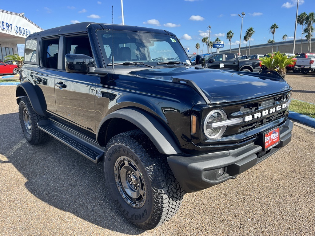 2025 Ford Bronco 4-Door Outer Banks's photo