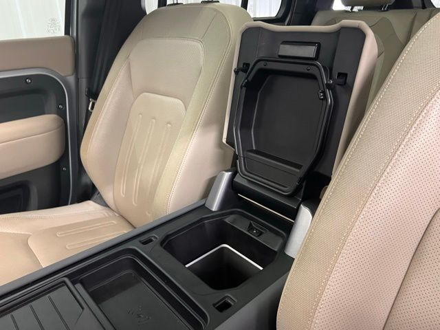 2020 Land Rover Defender 110 photo 21