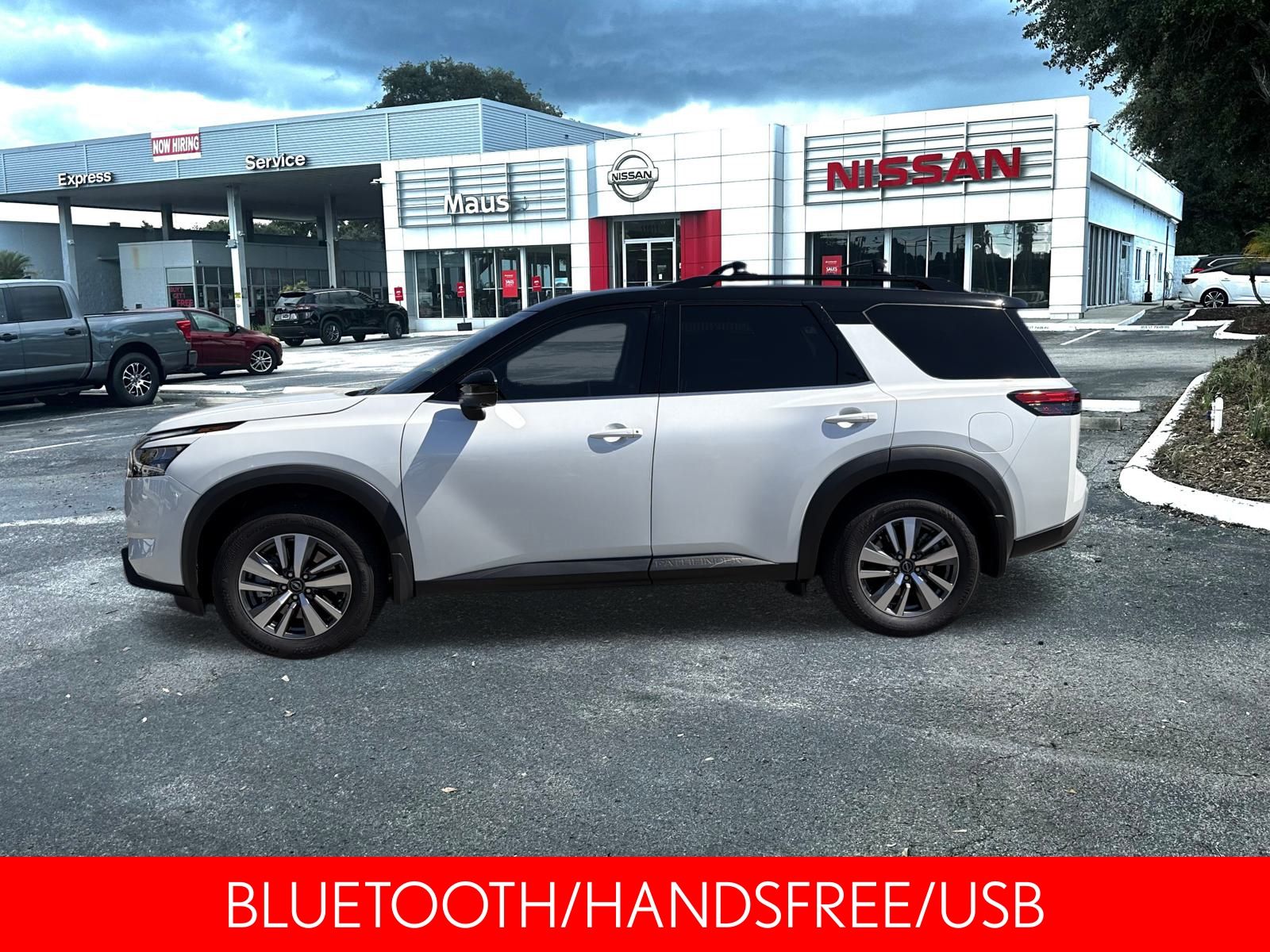 2025 Nissan Pathfinder SL photo 3